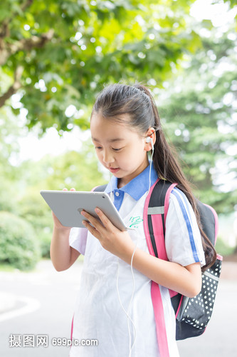 移動(dòng)課堂 平板電腦如何助力小學(xué)生的邊走邊學(xué)